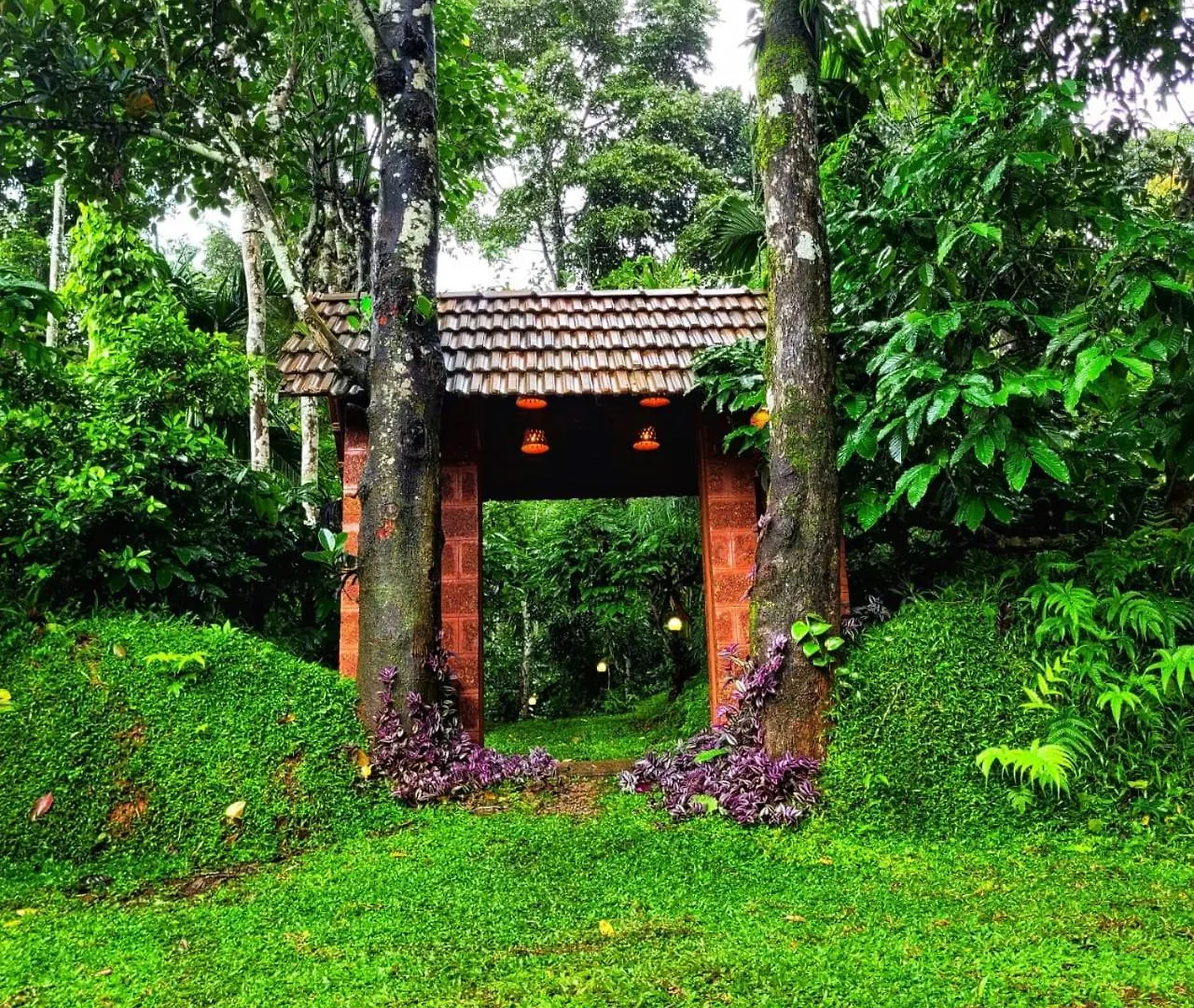 אתר נופש סולטאן באטרי Greens Tree House & Wood House